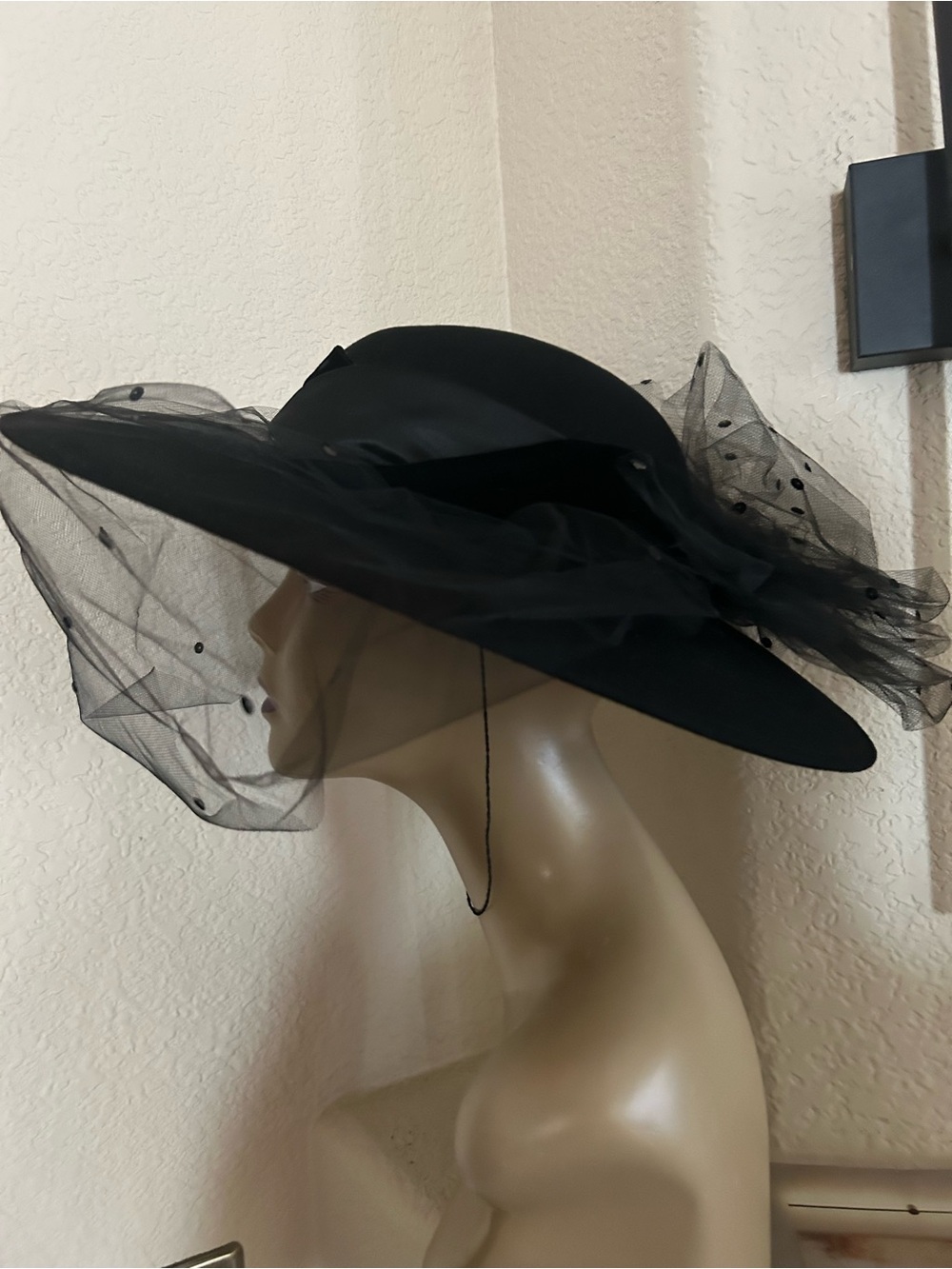 Authentic Whittall & Shon Vintage Black Wide Brim Statement Hat Tulle Veil 80’s
